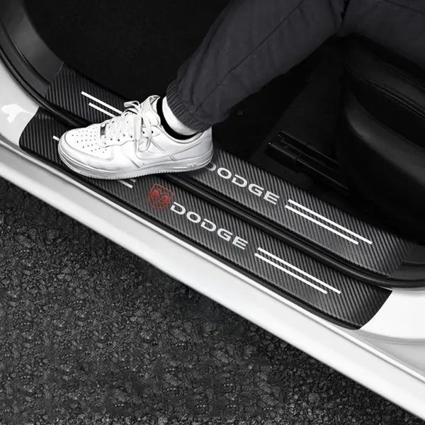 Защитная пленка на пороги с логотипом Dodge карбон 4D 69972 фото